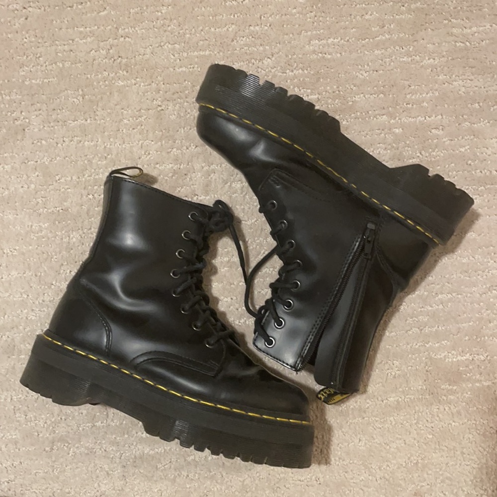 Dr Martens SMOOTH LEATHER PLATFORM BOOTS